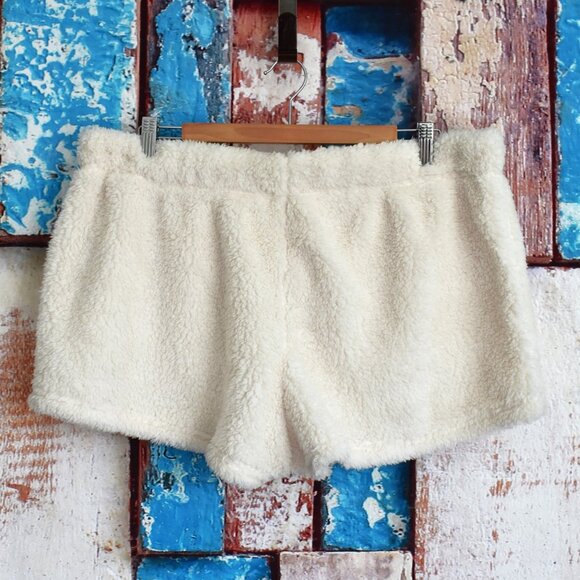 Women's No Boundaries Plush Shorts 1.5” Inseam XXLARGE Vendor Natural NEW - Picture 5 of 7